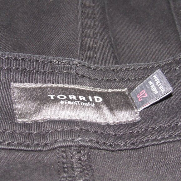 TORRID Crop Aviator Snap Roll Tab Stretch Black Pants Size 26 - Picture 7 of 8